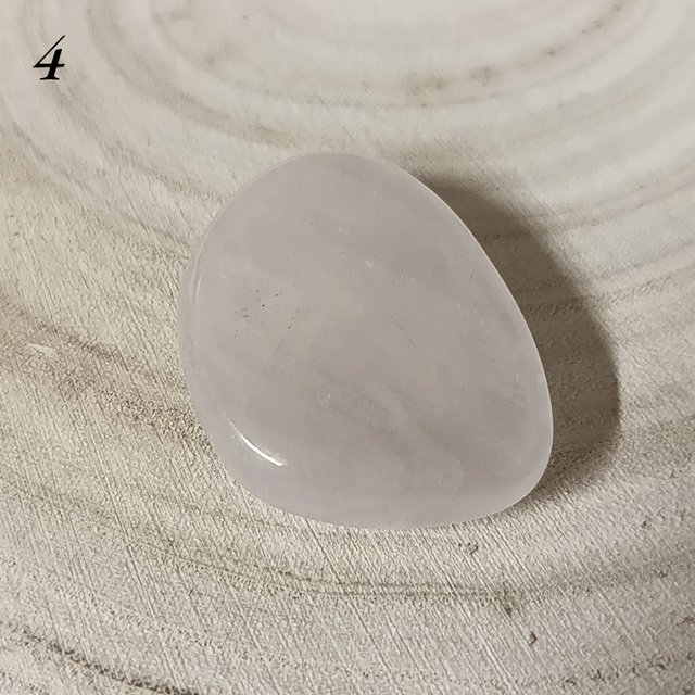 Quartz Rose / Pierre Plate Polie / Qualité AA / Forme N° 4