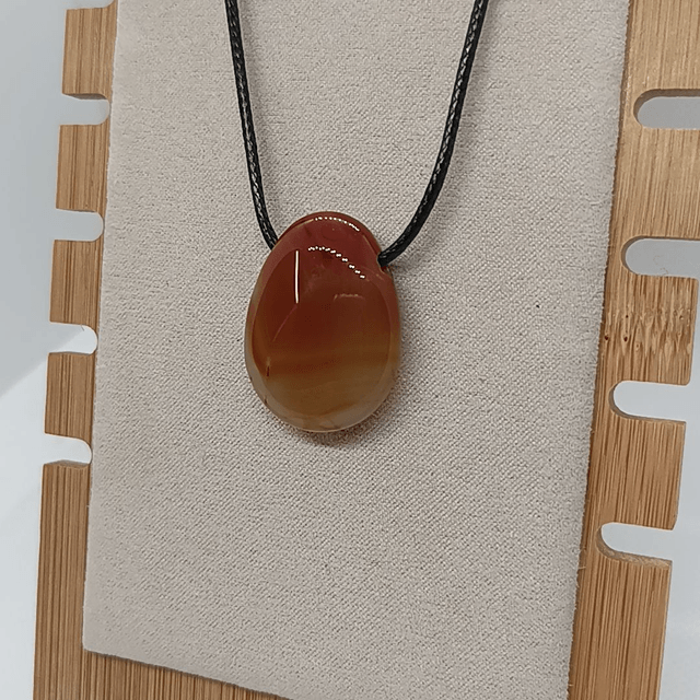 Cornaline / Pendentif Ovale / Pierre Percée