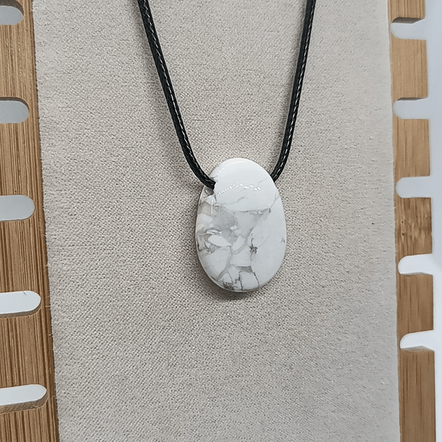 Howlite / Pendentif Ovale / Pierre Percée