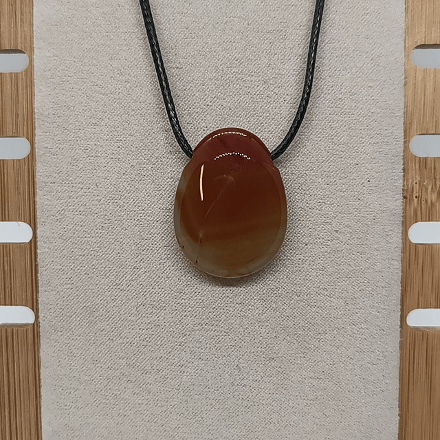Cornaline / Pendentif Ovale / Pierre Percée