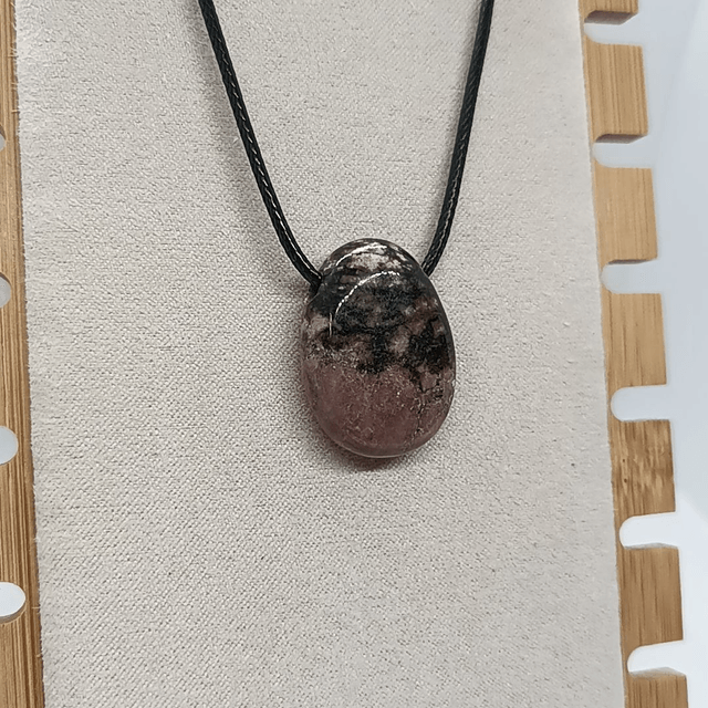Rhodonite Marbrée / Pendentif Ovale / Pierre Percée