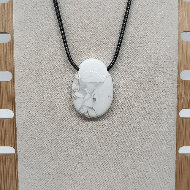 Howlite / Pendentif Ovale / Pierre Percée